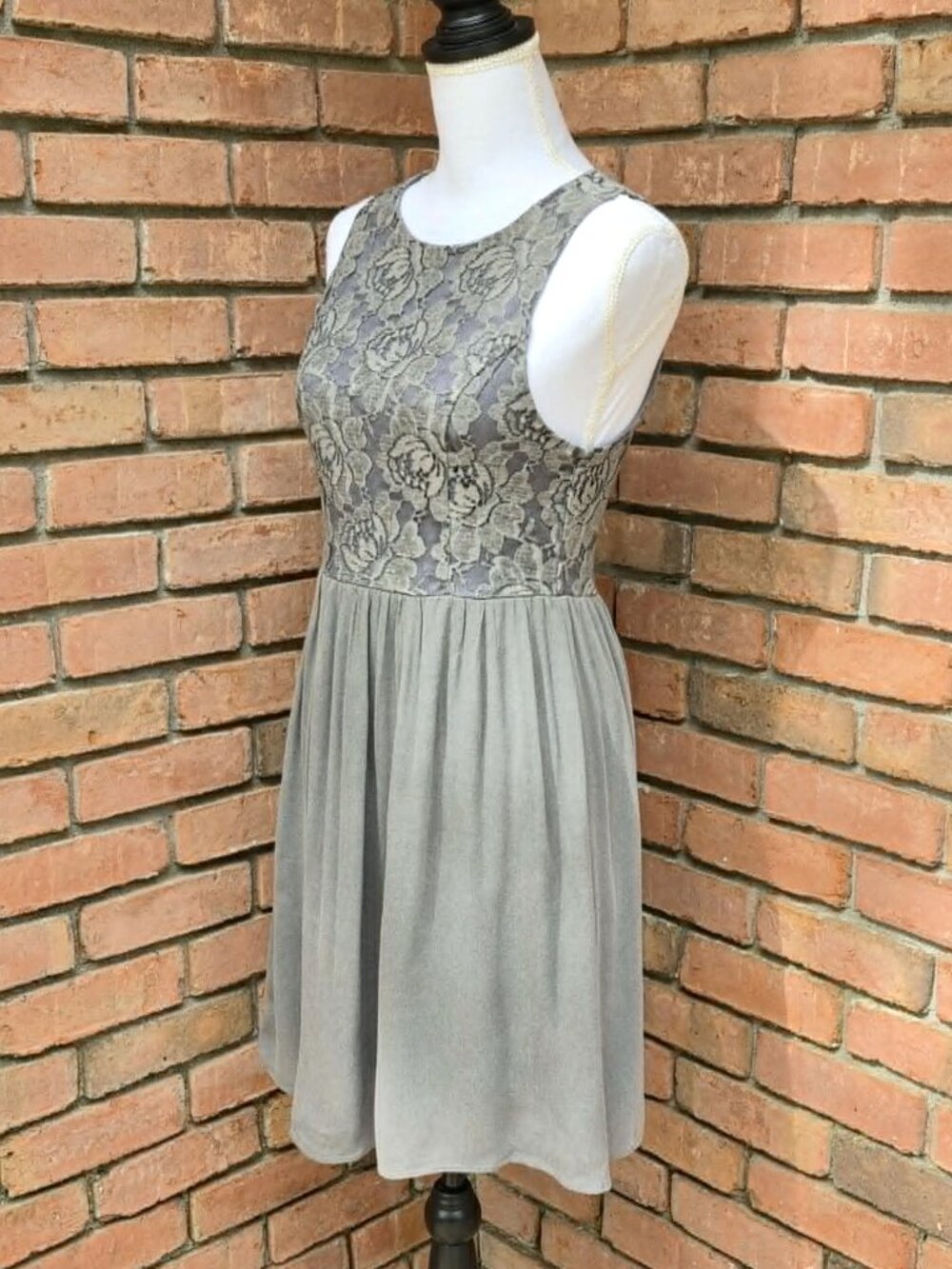 Altar’d State Gray Lace Fit & Flare Dress, Romantic Sleeveless Midi, Size M, EUC - Picture 3 of 12